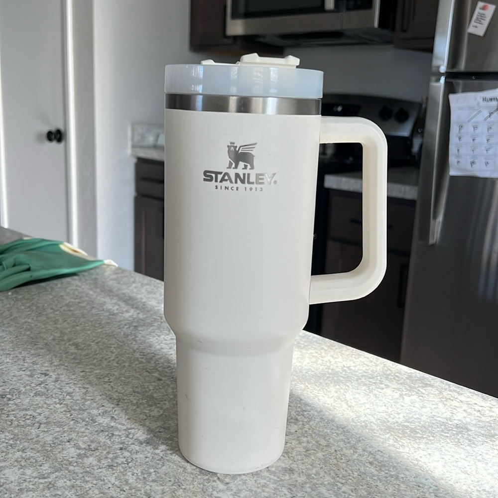 STANLEY Adventure Quencher Travel Tumbler Cup 40 Oz Cream White  | Missing Straw